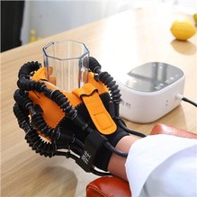 Robot intelligent artificiel de rééducation des mains