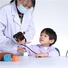 Gant robotique doux pour enfants