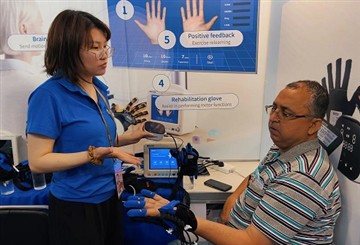 Les robots de rééducation de la main Syrebo® brillent à la 133e Foire de Canton